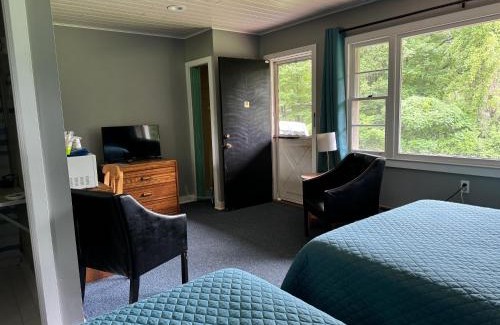Clayton Hotel | Fair Wind Motel and Cottages