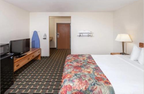 Decatur Hotel | Fairbridge Inn Express Decatur Forsyth IL