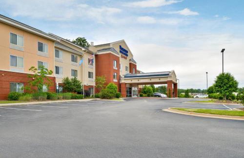 Asheboro Hotel | Fairfield Inn and Suites by Marriott Asheboro