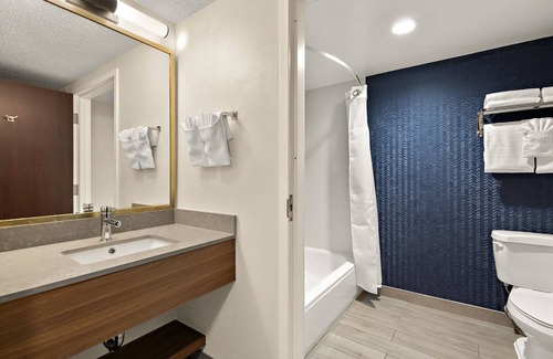 Greenbrier East Hotel | Fairfield Inn and Suites By Marriott Chesapeake