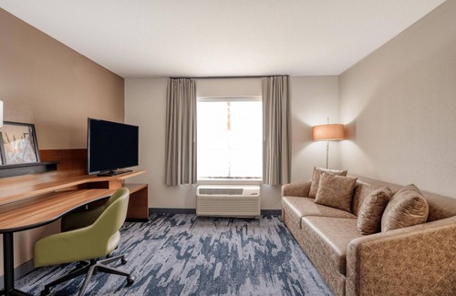 Octa Hotel | Fairfield Inn & Suites Jeffersonville I-71