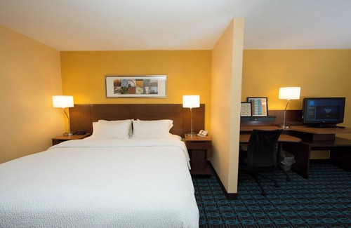 Burlington Hotel | Fairfield Inn & Suites by Marriott Burlington