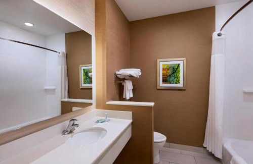 Highlands Hotel | Fairfield Inn & Suites by Marriott Lincoln Airport