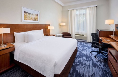 Kanata Lakes - Marchwood Lakeside - Morgan's Grant - Kanata Hotel | Fairfield Inn & Suites by Marriott Ottawa Kanata