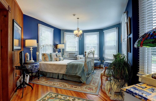 Hunter Bed & Breakfast | Fairlawn Inn