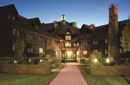 Papineau Regional County Municipality Resort | Fairmont Le Chateau Montebello