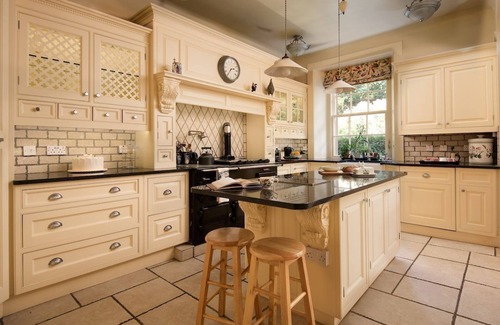 Galashiels House | FAIRNILEE HOUSE - sleeps 16 guests in 6 bedrooms