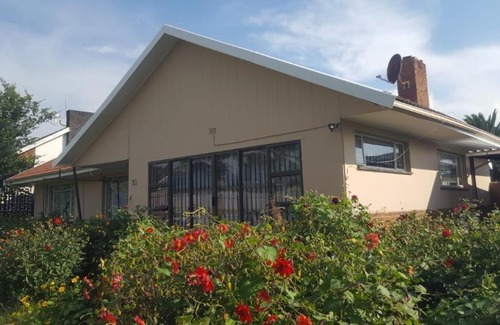 Kempton Park House | Fairview Holiday Home-OR Tambo Airport