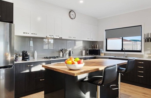 Normanville House | Fairway 1 - 9/19 Troon Drive