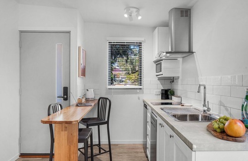 Connolly Cottage | Fairway Cottage Connolly 5 mins to golf course!