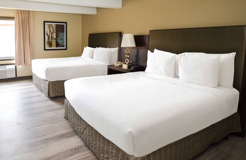 Mishicot Resort | Fairway Inn & Suites
