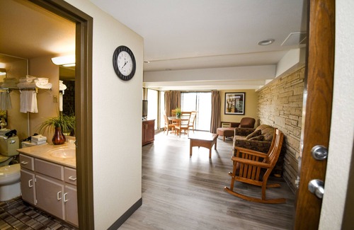 Mishicot Resort | Fairway Inn & Suites
