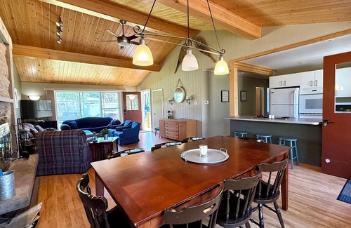 Falcon Lake Cabin | "Fairway to Heaven' – Walk to Golf, Beach, Lake, Bar & More!