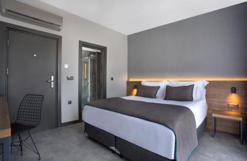 Eski Lara Hotel | Falcon 1511