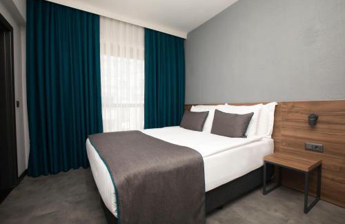 Eski Lara Hotel | Falcon 1511