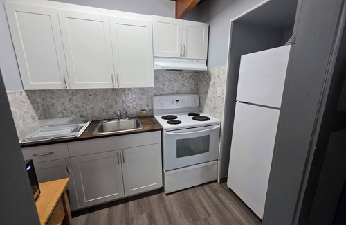 North Cowichan Hotel | Falcon Nest Motel