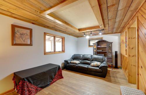 Remsen House | Fall Festival Retreat Cabin with Deck and Yard!