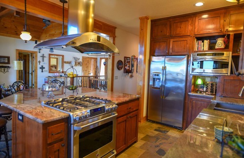 Longtown Cabin | Fall foliage coming soon! Lakeside,Views,Firepit,Dock,kayaks& paddleboards