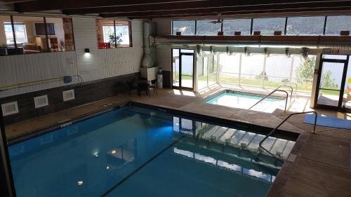 East Kootenay Resort | Fall Getaway - Price Drop 159 Nt! Akiskinook Beach Resort - 1 Br Condo - Rec Center with Indoor Pool, Hot Tub, Squash, Tennis, Pickle Ball