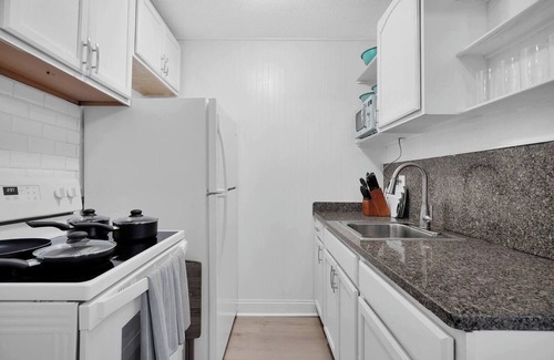 Downtown Historic District House | Fall Getaway, Private Park + Walk/Bike Dntwn!