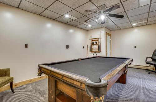 Crellin House | Fall Leaves, Jacuzzi and Games Maryland Mtn Retreat