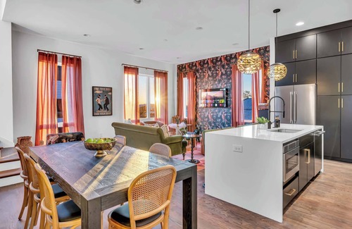 Katie Hill Neighborhood House | Fall rooftop hot tub, disco lounge, and skyline views near Nashville downtown