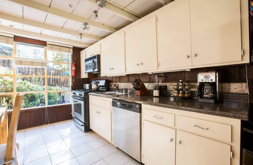 Beach Barber Tract House | Fall Sale! Secluded WindanSea Redwood Beach Bungalow, New Bikes, Hot tub!