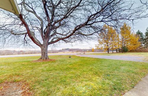 Canandaigua House | Falling Leaf Hideaway