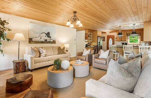 Otto House | "Falling Water" Perfect for families!