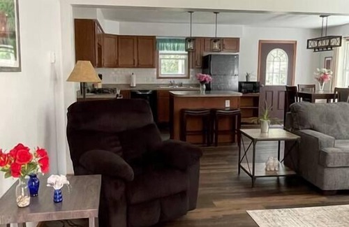 Benton House | Falls Edge Farm Cottage