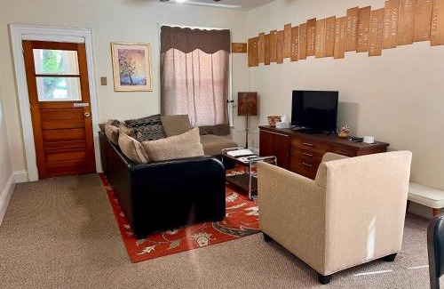 Downtown Niagara Falls House | Falls Retreat - Walk to the Falls, the Casino and all Downtown Restaurants - Across from the Aquarium