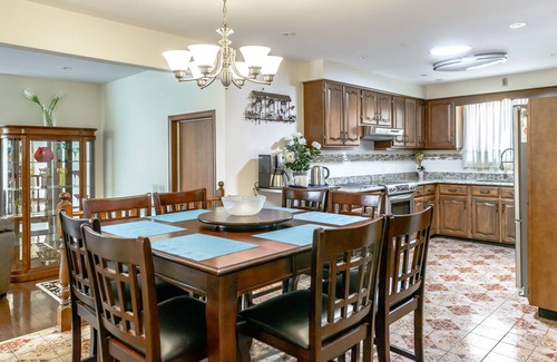 Niagara Falls House | *Fallsview Escape* - Walk To The Falls!