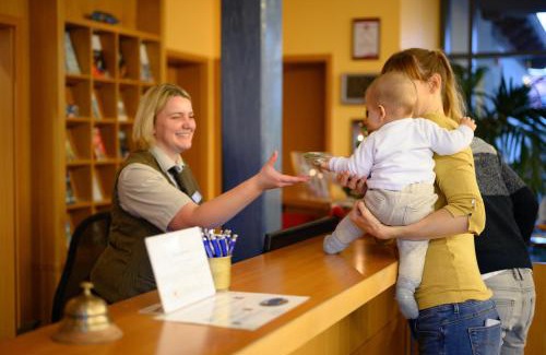Trassenheide Hotel | Familien Wellness Hotel Seeklause mit großem Abenteuerspielplatz "Piraten-Insel-Usedom" Kinder immer All-Inklusive & Getränke ganztags inklusive