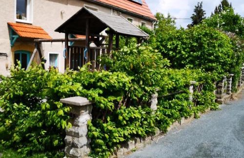 Glashuette Apartment | Familienfreundliche Gemütliche Ferienwohnung In Luchau Mit Garten Und Grill -