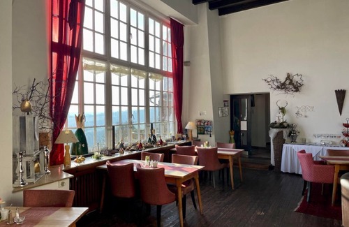 Kronenburg House | Familienzimmer, 2 Erw. + 3 Kinder - Burghaus und Villa Kronenburg