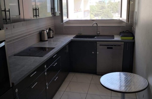 Montigny-le-Bretonneux Apartment | Family apartment near Versailles parking and balcony