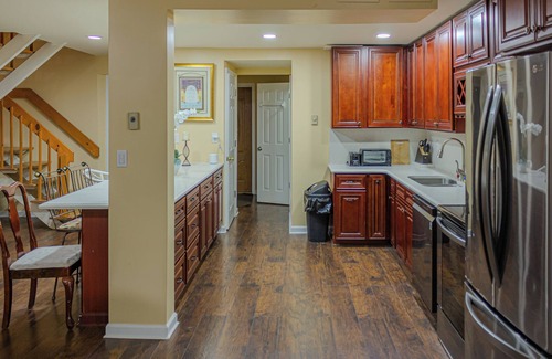 White Lake House | Family and Events Friendly 5BR Retreat on the Lakefront w Private Access