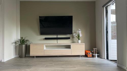 Municipality of Tilburg Apartment | Family and expat house with airco and garden
