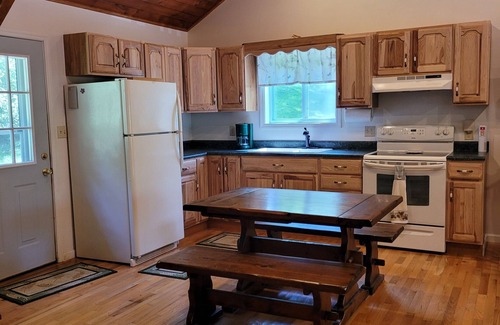 New Albany Cabin | Family and Pet-Friendly, Charming Cabin