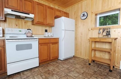 Munson Cabin | Family and Pet friendly, Lodge makes great location for events.