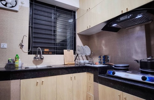 Basundhara Residential Area Apartment | Family apartment with modern decor. Close to Airport and CBD