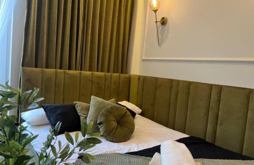 Cedzyna Apartment | Family & Business Sauna Apartments No17 Leśny nad Zalewem Cedzyna Unikat -3 Bedroom with Private Sauna, Bath with Hydromassage, Terrace, Garage, Catering Options