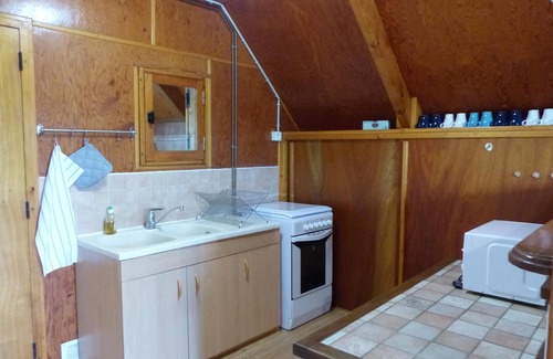Le Vernet Cottage | Family chalet near Vichy, terrace, pets allowed