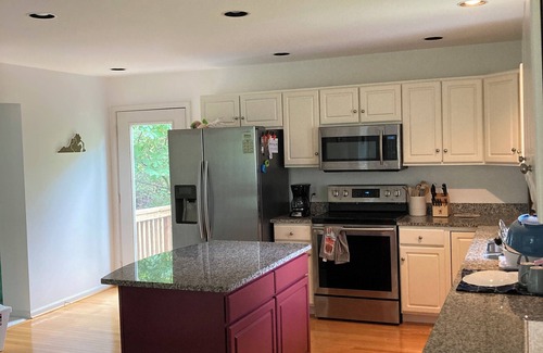 Blacksburg House | Family Comfort & Hokie Spirit - 1.5 Miles to Campus and Downtown Fun!