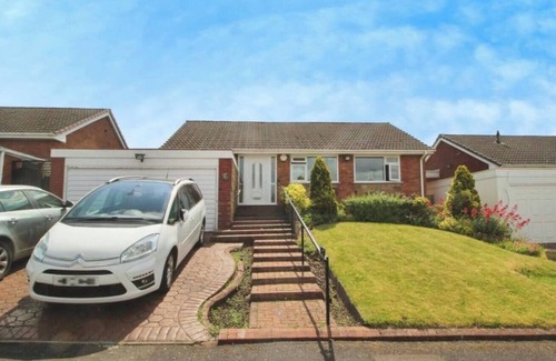 Walsall House | Family Contractors Bungalow | Parking Wi-Fi Netflix