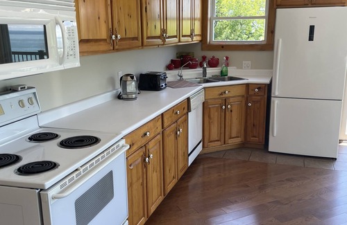 Normandale Cottage | Family Cottage with Lake Views