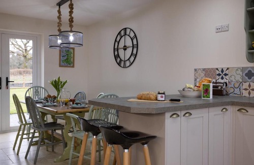 Llandovery House | Family Country Cottage with Stunning Mountain Views