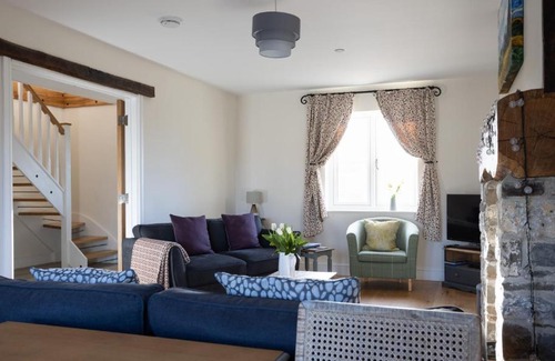 Llandovery House | Family Country Cottage with Stunning Mountain Views