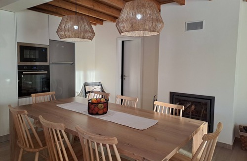 Castelo Branco Cottage | Family country house with swimming pool and open-plan kitchen.