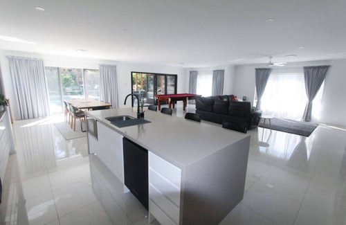Reedy Creek House | Family entertainer with views